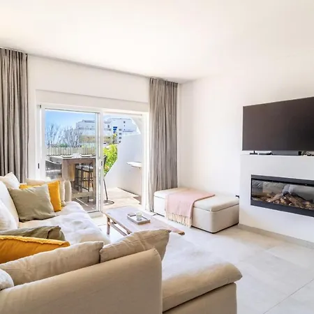 Casa Aura, Luxury Apartment, Pool, Outdoor Shower, 400m Apartment