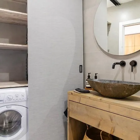 Casa Aura, Luxury Apartment, Pool, Outdoor Shower, 400m Luz