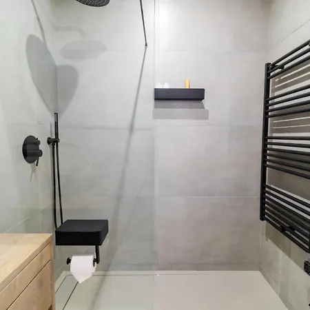 Casa Aura, Luxury Apartment, Pool, Outdoor Shower, 400m * Praia Da Luz