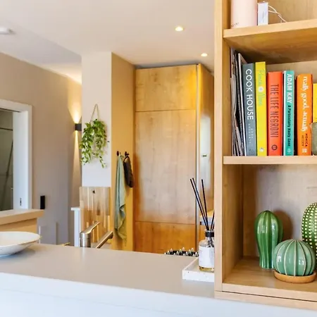 Casa Aura, Luxury Apartment, Pool, Outdoor Shower, 400m Luz