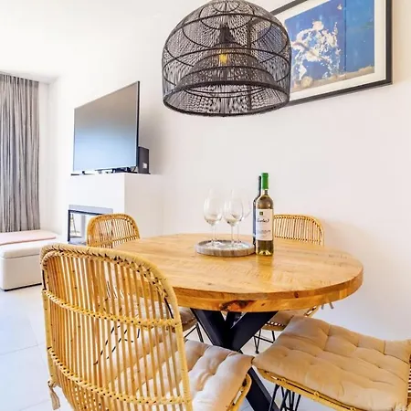 Casa Aura, Luxury Apartment, Pool, Outdoor Shower, 400m Apartment